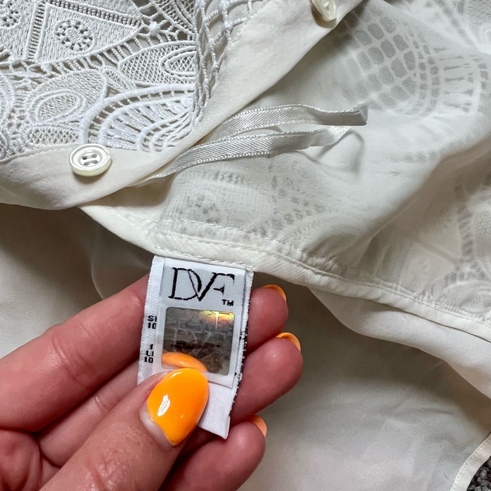 Beautiful Dvf Button Down Blouse - image 4